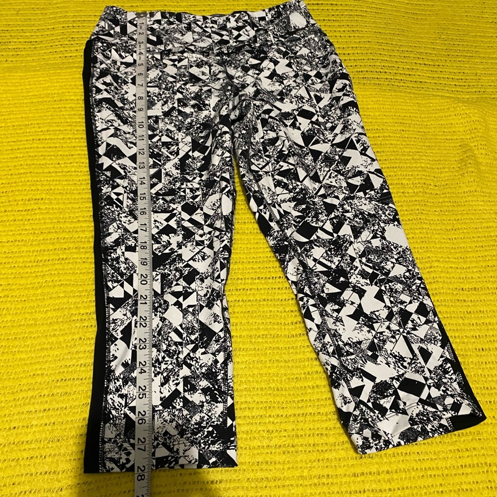 Nike patterned dri-fit leggings